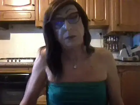 Snapshot of Tiabet chatting on 05.15.26 Tiabet online show from 05.15.26
