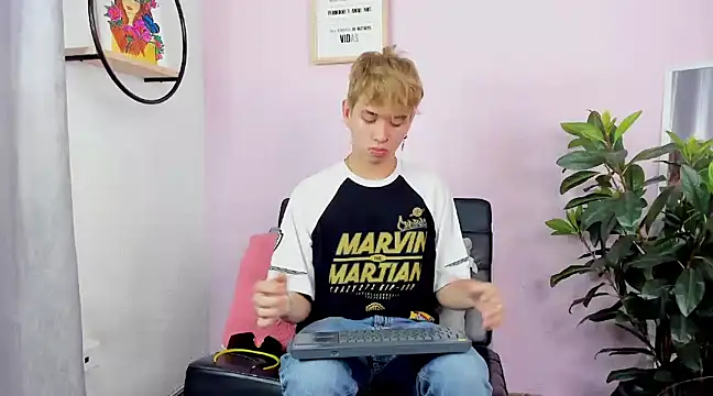 Snapshot of Brian-Ausslos chatting on 01.12.25 Brian-Ausslos online show from 01.12.25