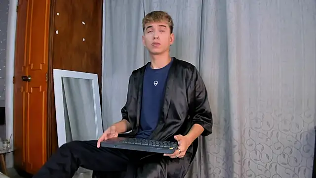 Snapshot of Brian-Ausslos chatting on 01.30.25 Brian-Ausslos online show from 01.30.25