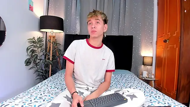 Snapshot of Brian-Ausslos chatting on 02.05.25 Brian-Ausslos online show from 02.05.25