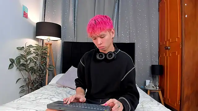 Snapshot of Brian-Ausslos chatting on 03.17.25 Brian-Ausslos online show from 03.17.25