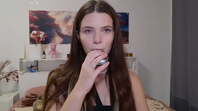 Nellie Medina online show from 10.06.25