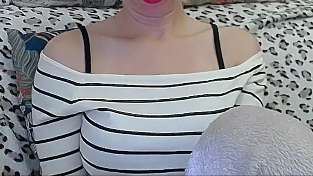 Snapshot of SquirtyEleanor chatting on 10.06.25 SquirtyEleanor online show from 10.06.25