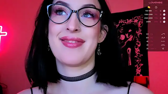 Snapshot of Miss_Alice__ chatting on 10.18.25 Miss Alice online show from 10.18.25