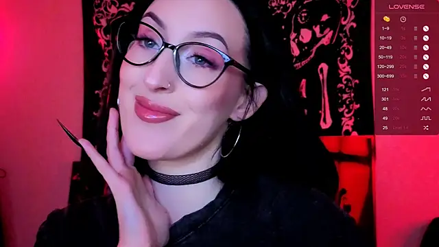 Snapshot of Miss_Alice__ chatting on 10.19.25 Miss Alice online show from 10.19.25