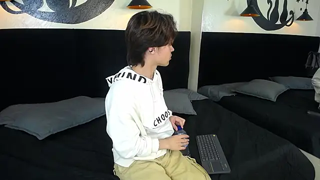 Snapshot of CollinStone chatting on 02.12.25 CollinStone online show from 02.12.25