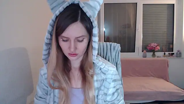 Snapshot of florianikaa chatting on 01.28.25 florianikaa online show from 01.28.25
