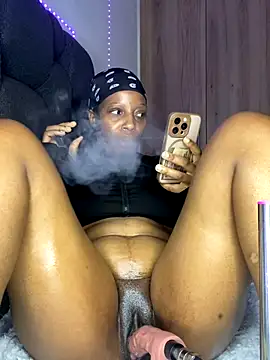 Snapshot of Thando04 chatting on 10.14.25 Thando04 online show from 10.14.25