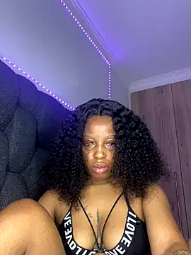 Snapshot of Thando04 chatting on 10.18.25 Thando04 online show from 10.18.25