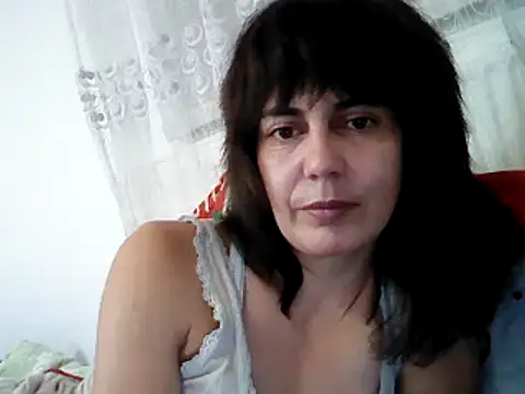 Snapshot of Amalia_Cori chatting on 12.31.24 Amalia Cori online show from 12.31.24