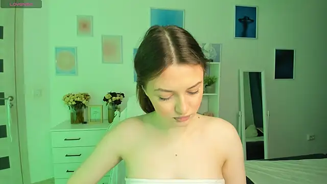 Snapshot of MiaVixxen chatting on 09.22.25 MiaVixxen online show from 09.22.25