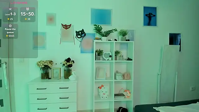 Snapshot of MiaVixxen chatting on 10.02.25 MiaVixxen online show from 10.02.25