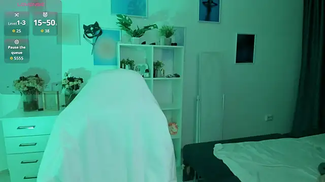 Snapshot of MiaVixxen chatting on 10.06.25 MiaVixxen online show from 10.06.25