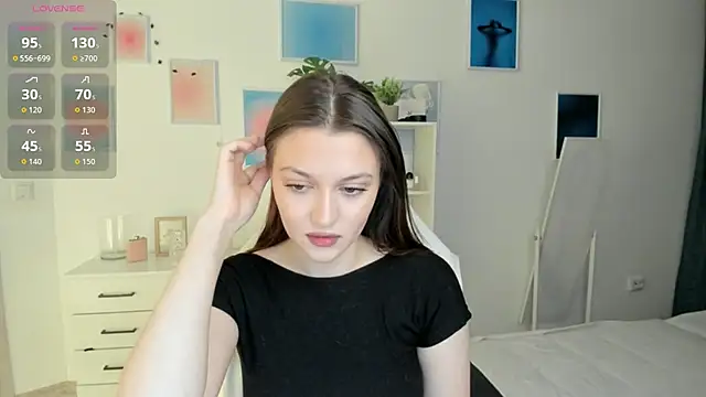 Snapshot of MiaVixxen chatting on 10.21.25 MiaVixxen online show from 10.21.25