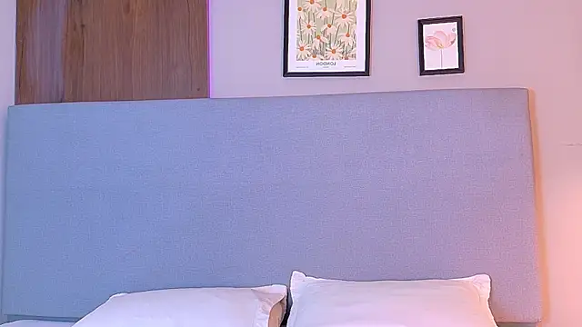 NaomiKlarc online show from 09.25.25