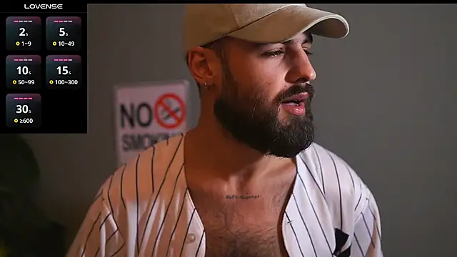 Snapshot of HairyRobxxx chatting on 10.11.25 HairyRobxxx online show from 10.11.25