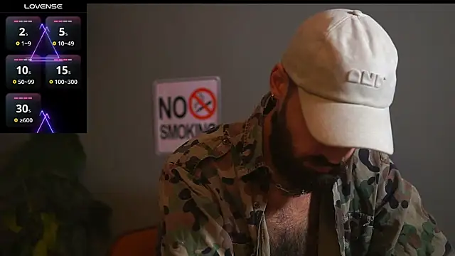 Snapshot of HairyRobxxx chatting on 10.12.25 HairyRobxxx online show from 10.12.25