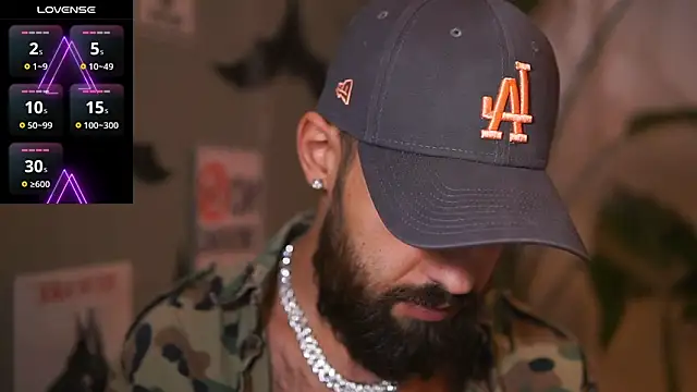 Snapshot of HairyRobxxx chatting on 11.02.25 HairyRobxxx online show from 11.02.25