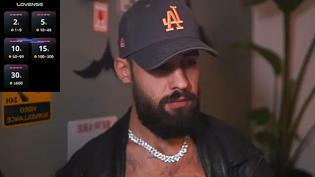 Snapshot of HairyRobxxx chatting on 11.04.25 HairyRobxxx online show from 11.04.25