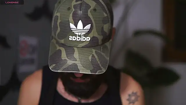 Snapshot of HairyRobxxx chatting on 11.06.25 HairyRobxxx online show from 11.06.25