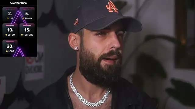 Snapshot of HairyRobxxx chatting on 11.09.25 HairyRobxxx online show from 11.09.25