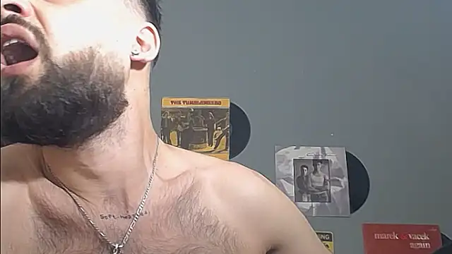 Snapshot of HairyRobxxx chatting on 03.08.26 HairyRobxxx online show from 03.08.26