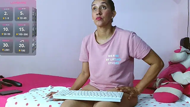 latinabueno41 online show from 10.16.25