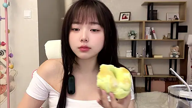 Snapshot of Chenjing0 chatting on 10.21.25 Chenjing0 online show from 10.21.25