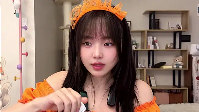 Snapshot of Chenjing0 chatting on 10.26.25 Chenjing0 online show from 10.26.25