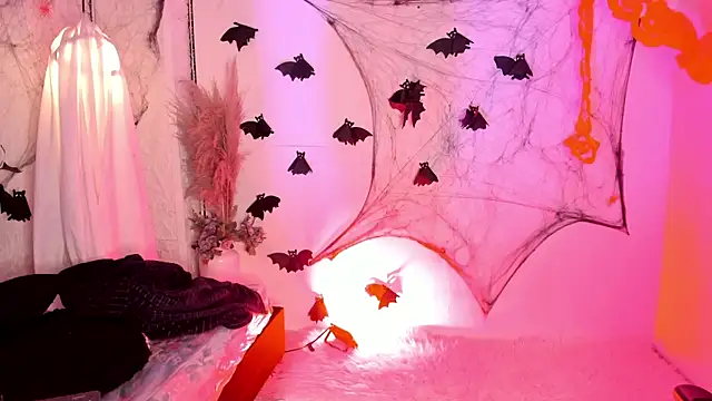 Snapshot of Scarlet_lace chatting on 10.20.25 Scarlet lace online show from 10.20.25