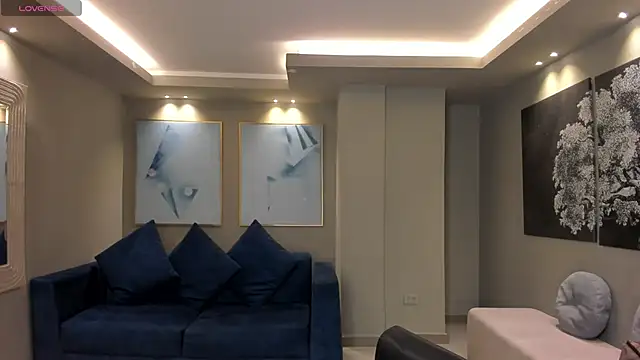 Snapshot of NiaSalvatore chatting on 10.10.25 NiaSalvatore online show from 10.10.25