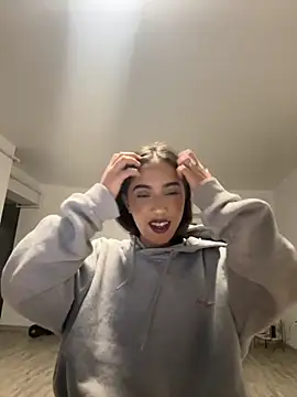 Snapshot of miaceleste chatting on 09.17.25 miaceleste online show from 09.17.25