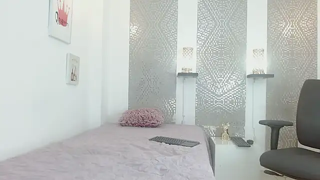 Snapshot of leyli_ass chatting on 01.15.25 leyli ass online show from 01.15.25