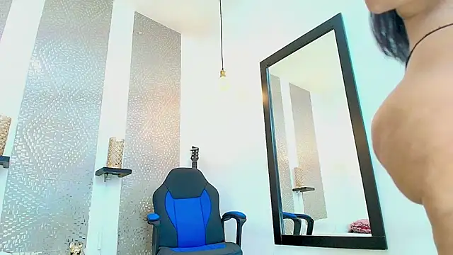 Snapshot of leyli_ass chatting on 01.31.25 leyli ass online show from 01.31.25