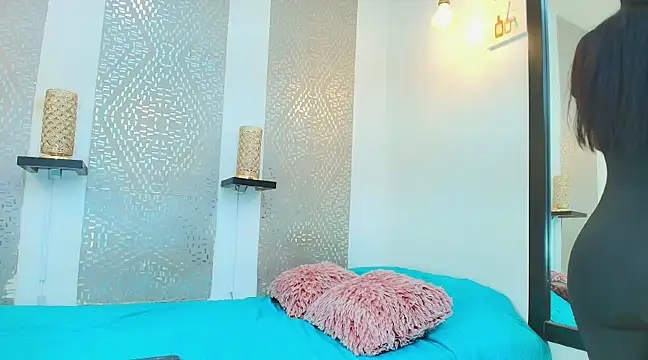 Snapshot of leyli_ass chatting on 03.01.25 leyli ass online show from 03.01.25