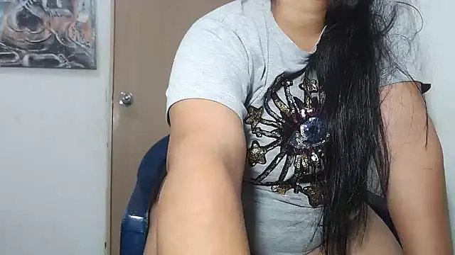 Snapshot of leyli_ass chatting on 10.19.25 leyli ass online show from 10.19.25