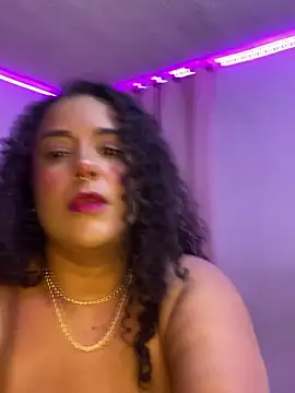 Snapshot of ariadna_cooper chatting on 10.07.25 ariadna cooper online show from 10.07.25