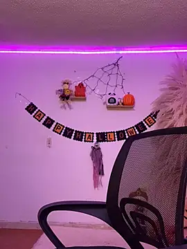 Snapshot of ariadna_cooper chatting on 10.10.25 ariadna cooper online show from 10.10.25