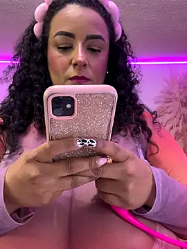 Snapshot of ariadna_cooper chatting on 10.19.25 ariadna cooper online show from 10.19.25