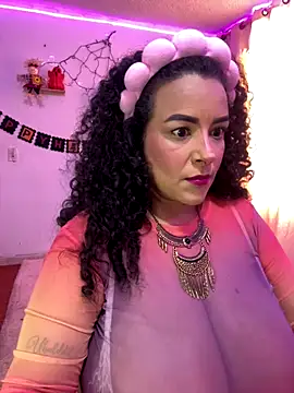 Snapshot of ariadna_cooper chatting on 10.28.25 ariadna cooper online show from 10.28.25