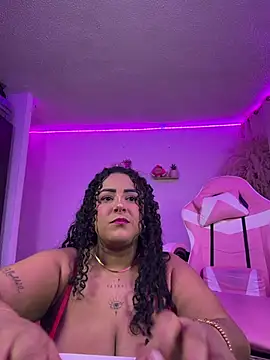 Snapshot of ariadna_cooper chatting on 07.25.26 ariadna cooper online show from 07.25.26