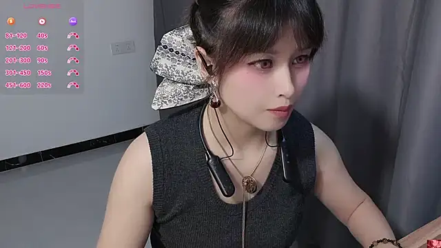 Snapshot of Lucky-xiuxiu chatting on 10.03.25 Lucky-xiuxiu online show from 10.03.25