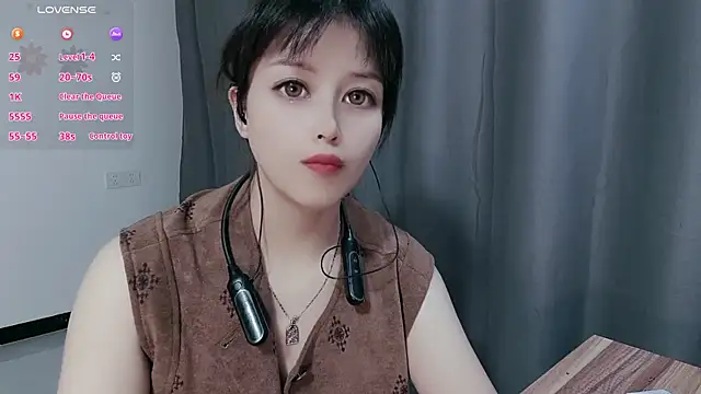 Snapshot of Lucky-xiuxiu chatting on 10.17.25 Lucky-xiuxiu online show from 10.17.25