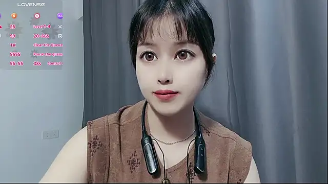 Snapshot of Lucky-xiuxiu chatting on 10.18.25 Lucky-xiuxiu online show from 10.18.25