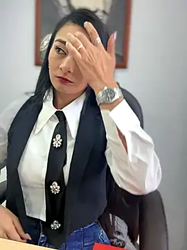 BELLA--26 online show from 11.27.25