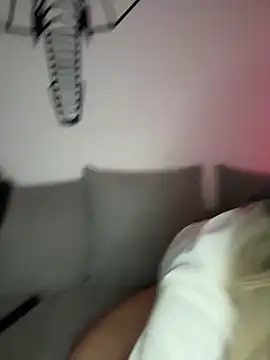 Mia-Fuchs online show from 02.27.25