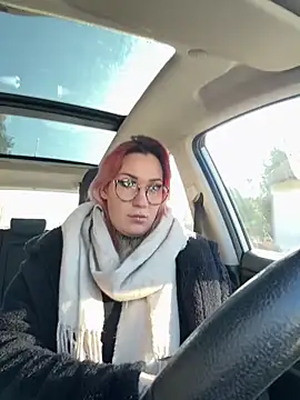 Mia-Fuchs online show from 03.05.25