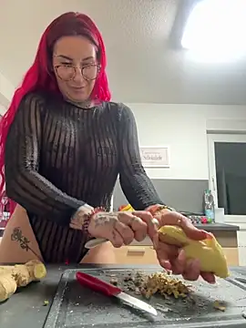 Snapshot of Mia-Fuchs chatting on 02.24.26 Mia-Fuchs online show from 02.24.26