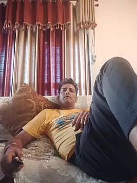 Snapshot of MAGNETICDADDY8 chatting on 10.15.25 MAGNETICDADDY8 online show from 10.15.25