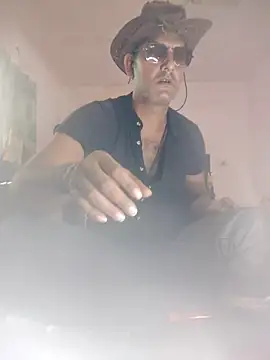 Snapshot of MAGNETICDADDY8 chatting on 10.22.25 MAGNETICDADDY8 online show from 10.22.25